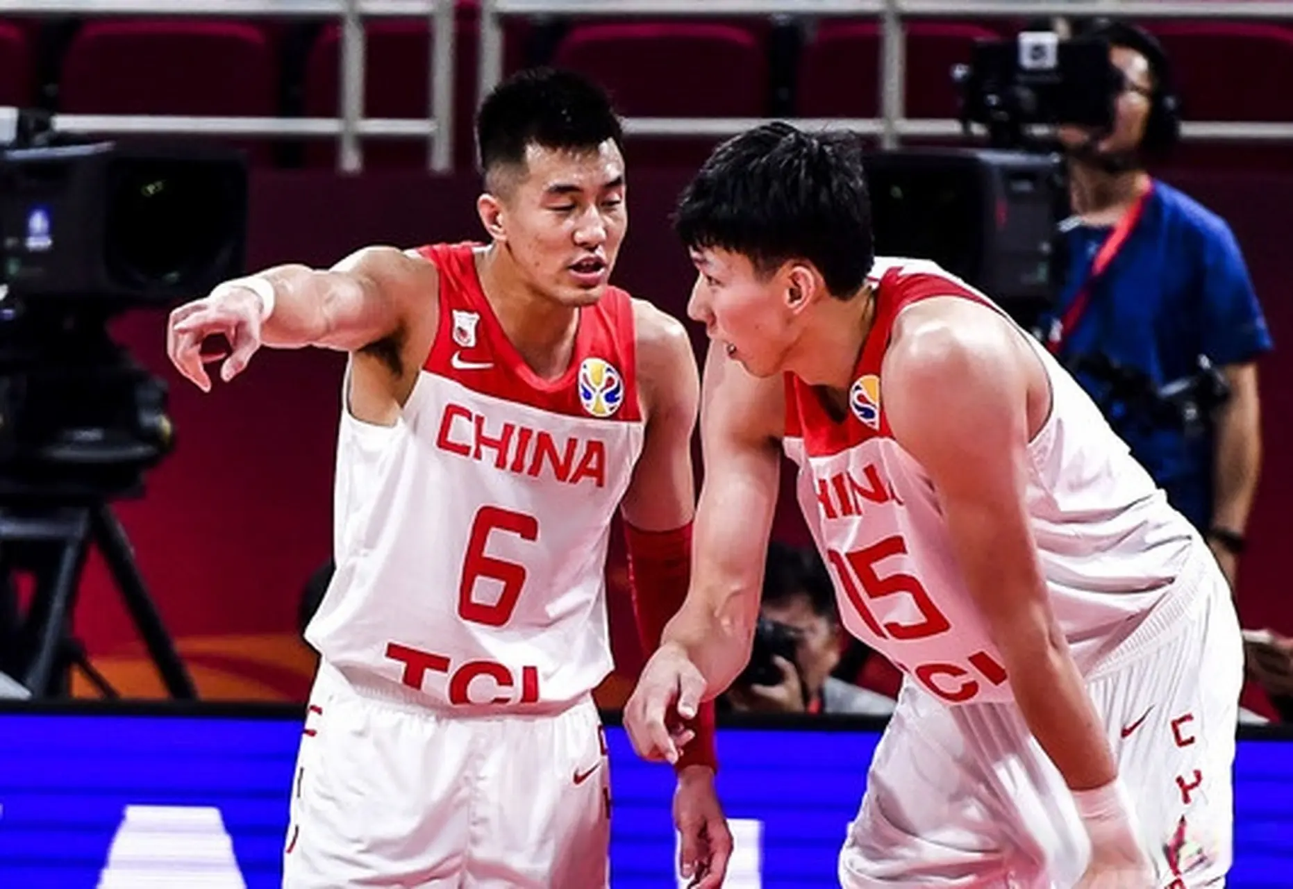 从郭艾伦, 尽管NCA, 开始前两个 从郭艾伦, 尽管NCA, 开始前两个