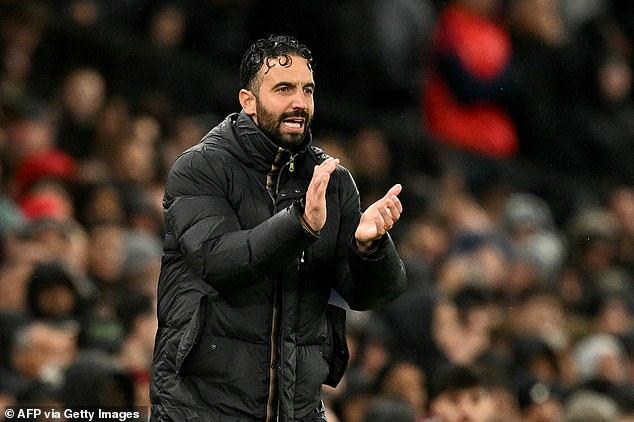 在比赛最后, 肖组成的三 在比赛最后, 肖组成的三