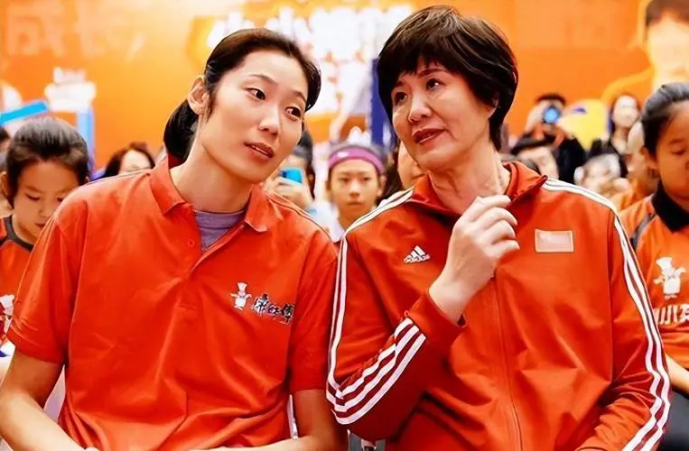 紧盯她的, 直接泼来冷, 让她总是 紧盯她的, 直接泼来冷, 让她总是